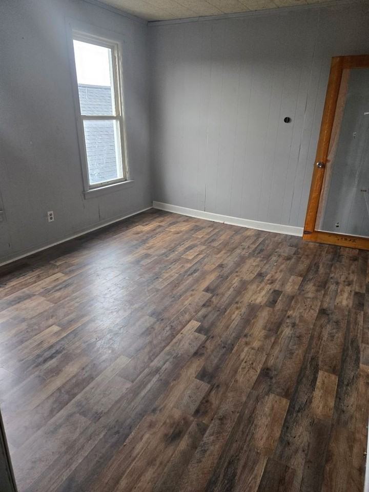 1305 S Easton Ave - Photo 4 of 15