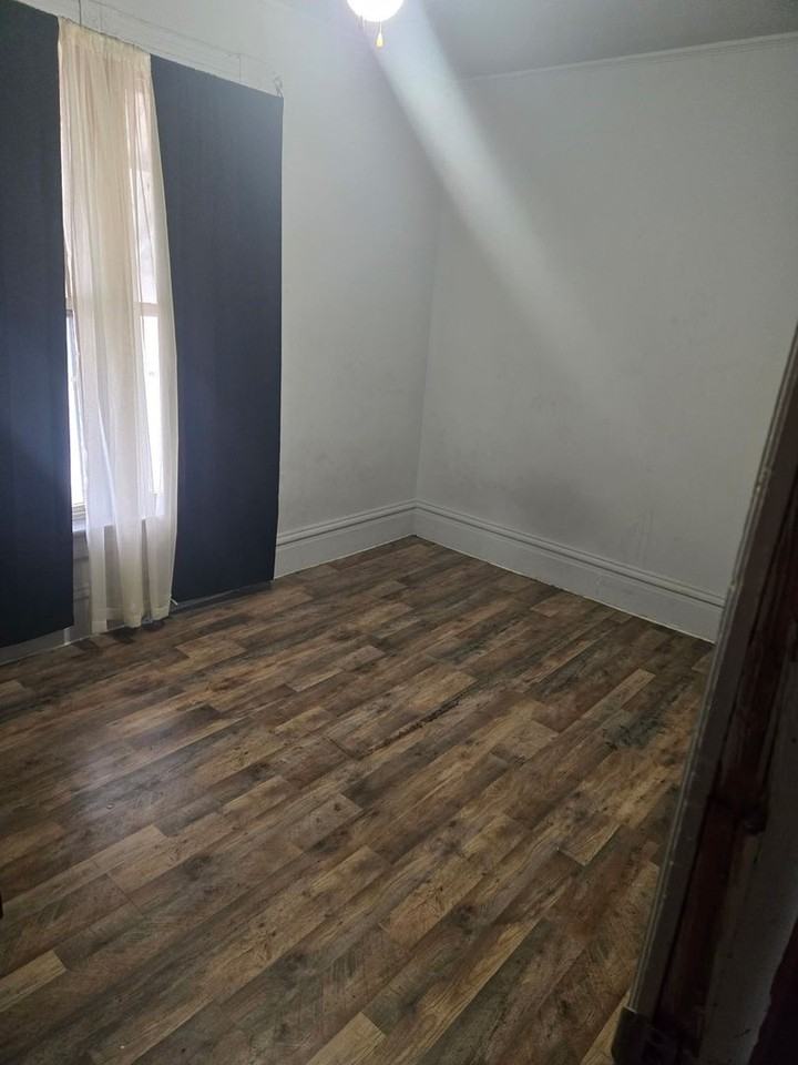 1305 S Easton Ave - Photo 5 of 15