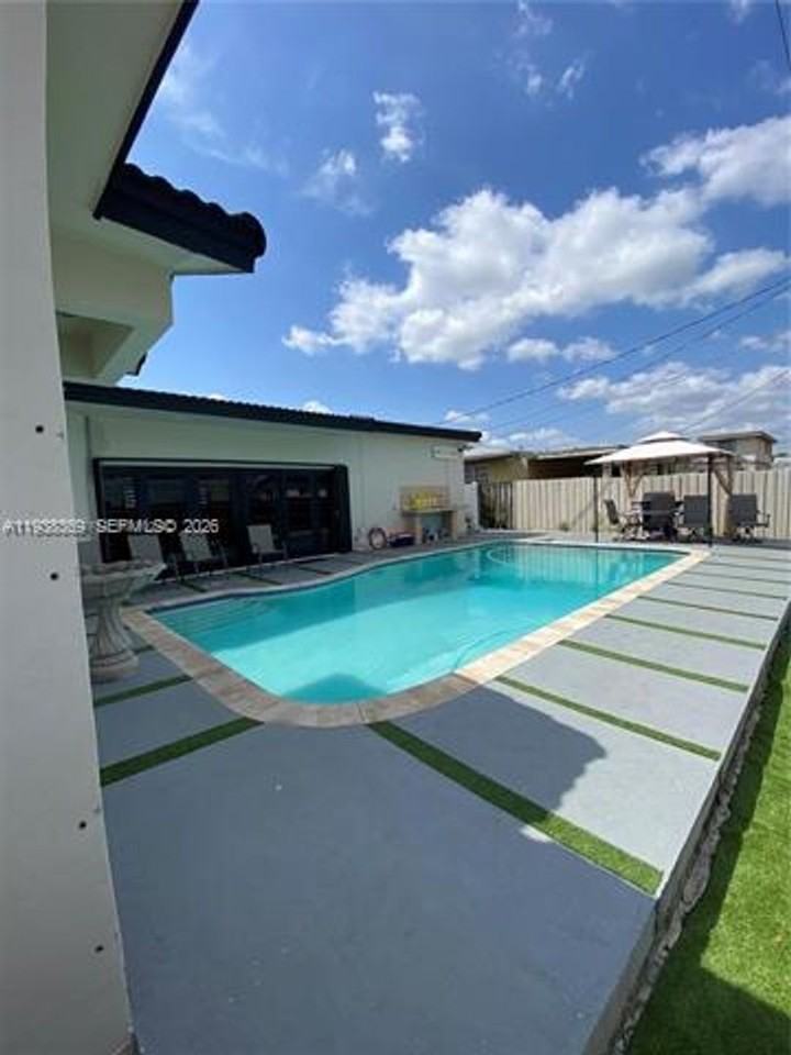 8531 Sw 16th Ter #8531 - Photo 2 of 7