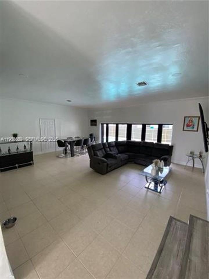 8531 Sw 16th Ter #8531 - Photo 3 of 7