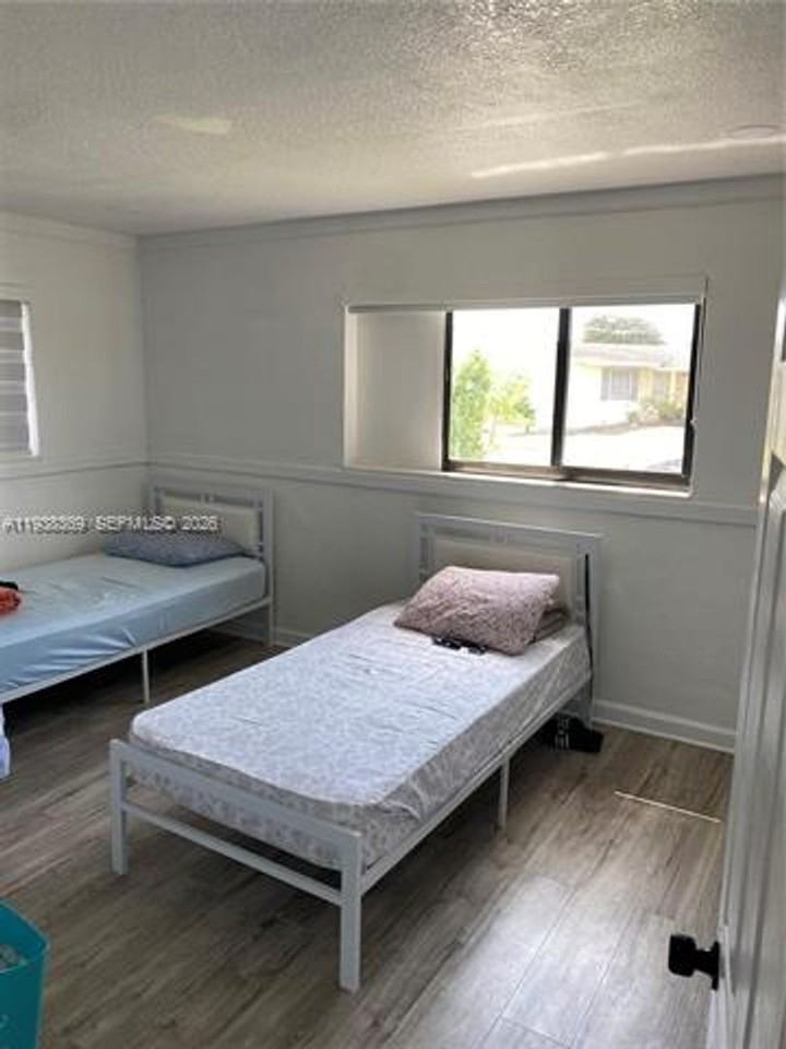 8531 Sw 16th Ter #8531 - Photo 5 of 7