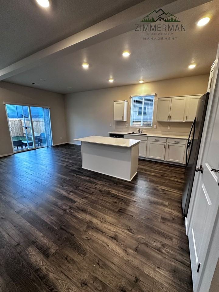 2685 V St - Photo 4 of 20