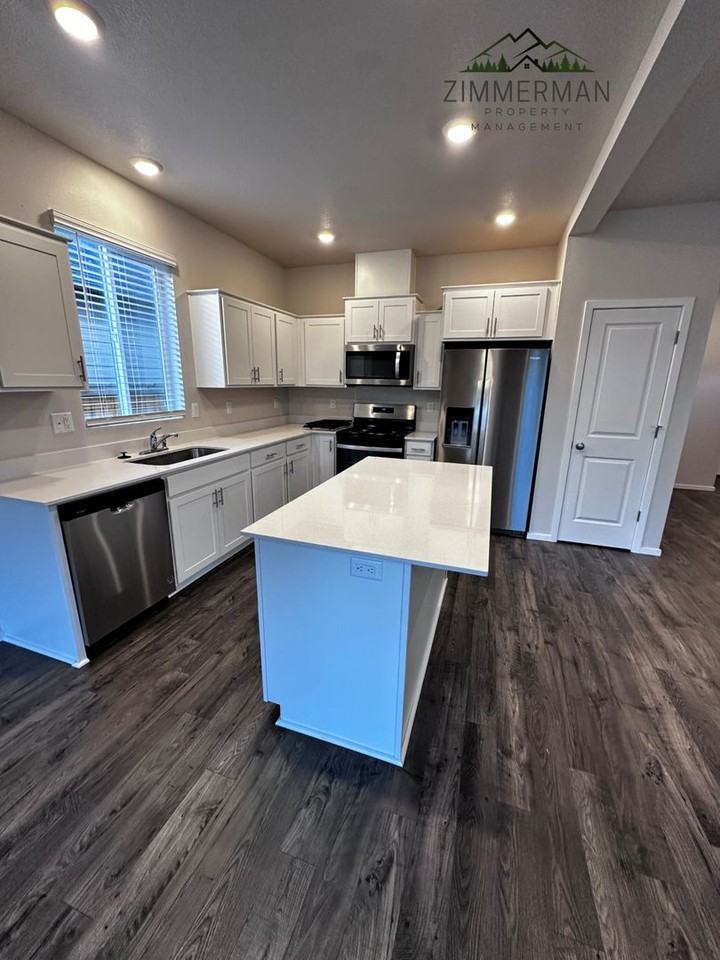 2685 V St - Photo 7 of 20