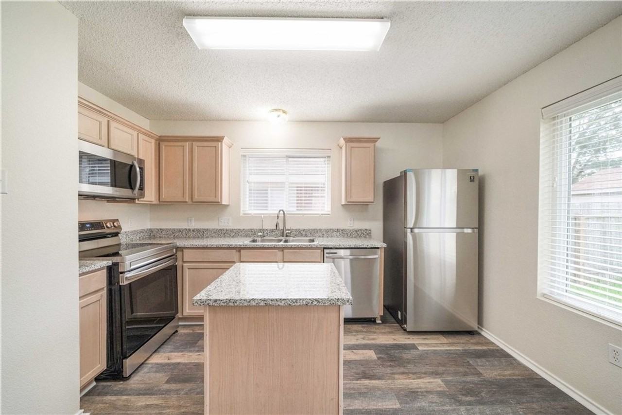 20902 Gelding Ln - Photo 4 of 29