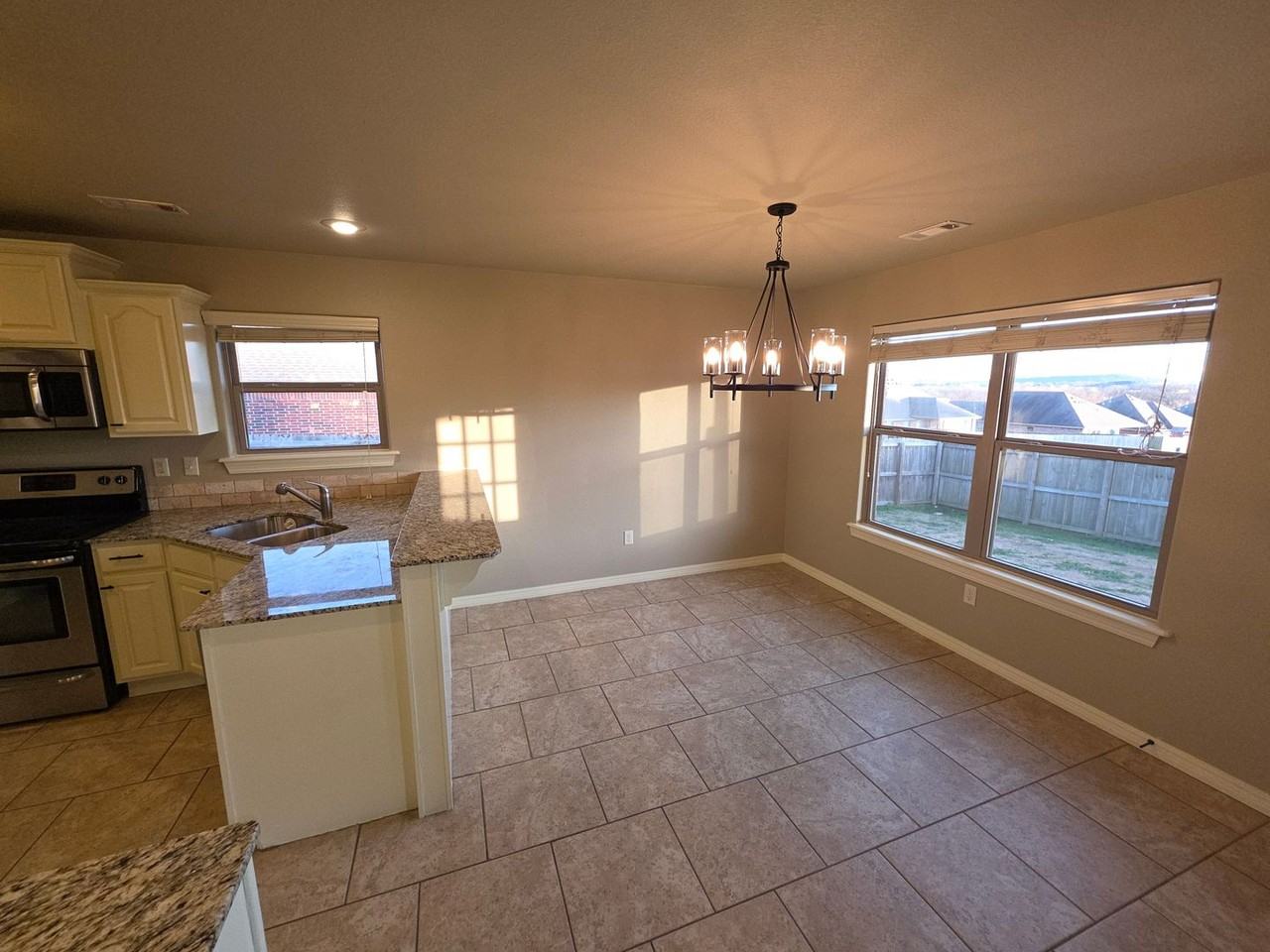 4243 W Lierly Ln - Photo 7 of 16