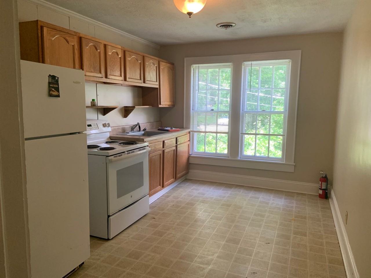 916 Lexington Ave - Photo 3 of 7