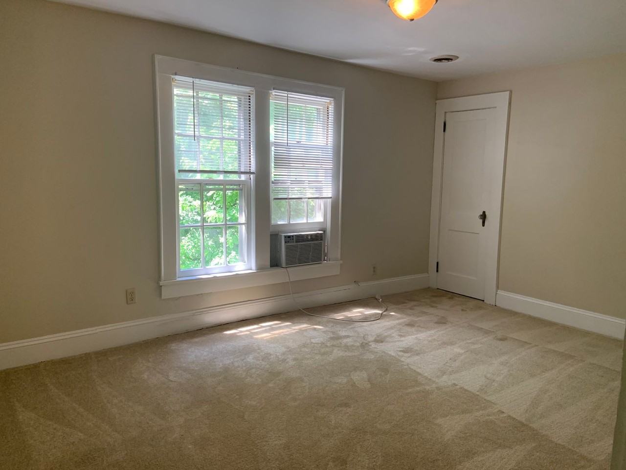 916 Lexington Ave - Photo 4 of 7