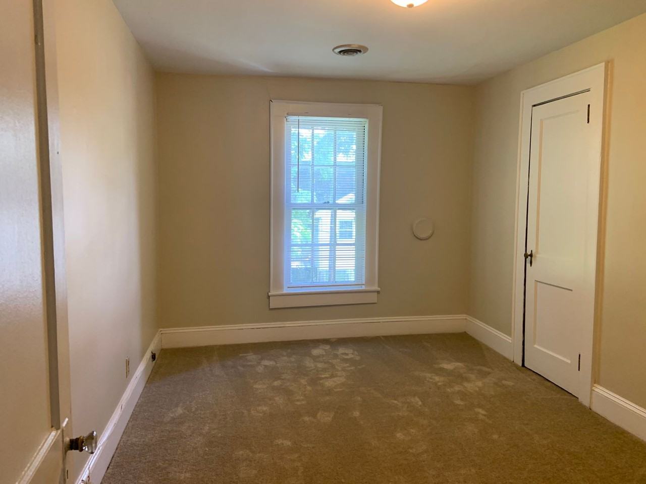 916 Lexington Ave - Photo 5 of 7