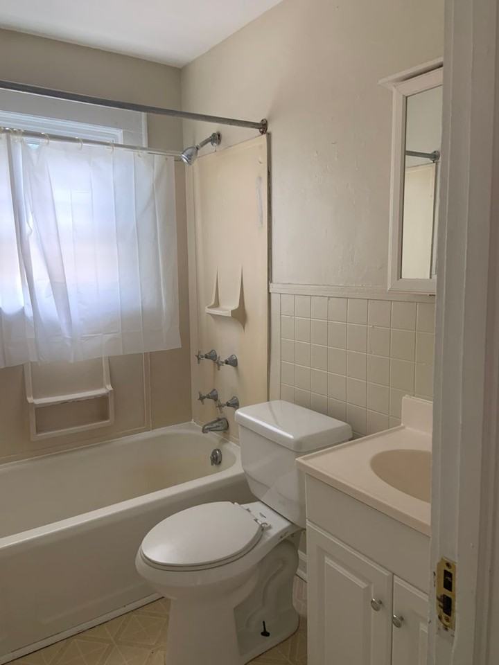 916 Lexington Ave - Photo 6 of 7