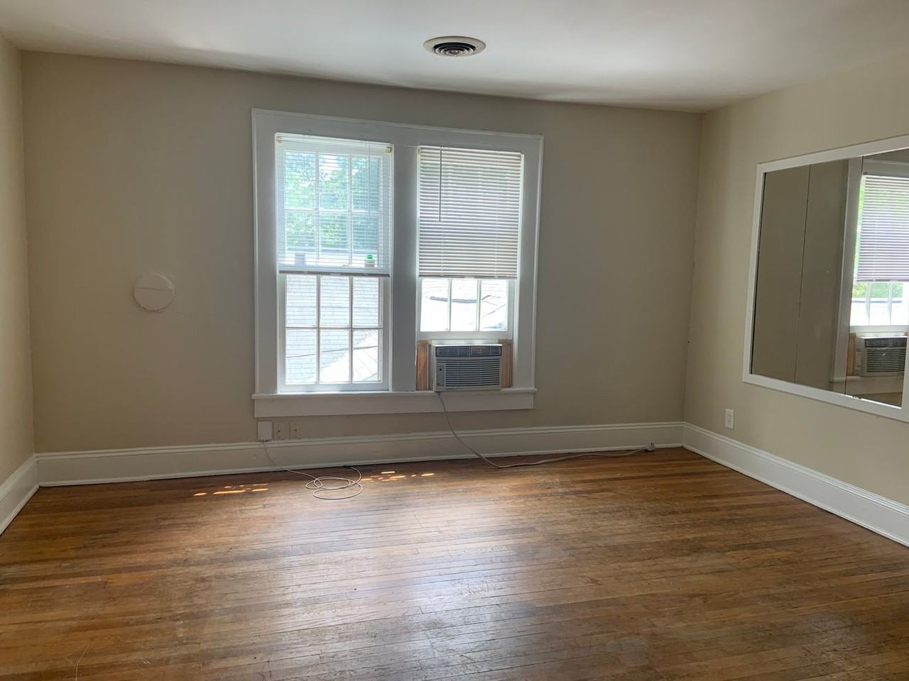 916 Lexington Ave - Photo 2 of 7