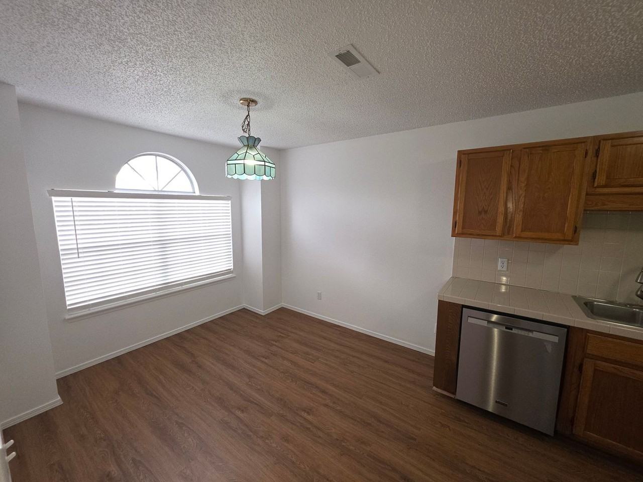 3154 W Anne St - Photo 4 of 11