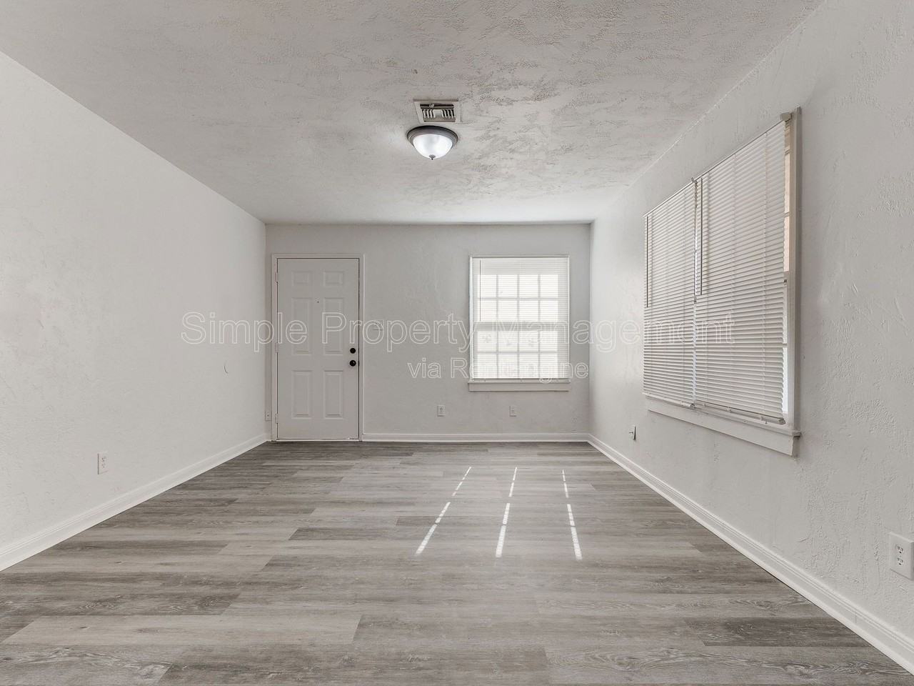 405 E Northrup Dr - Photo 2 of 19