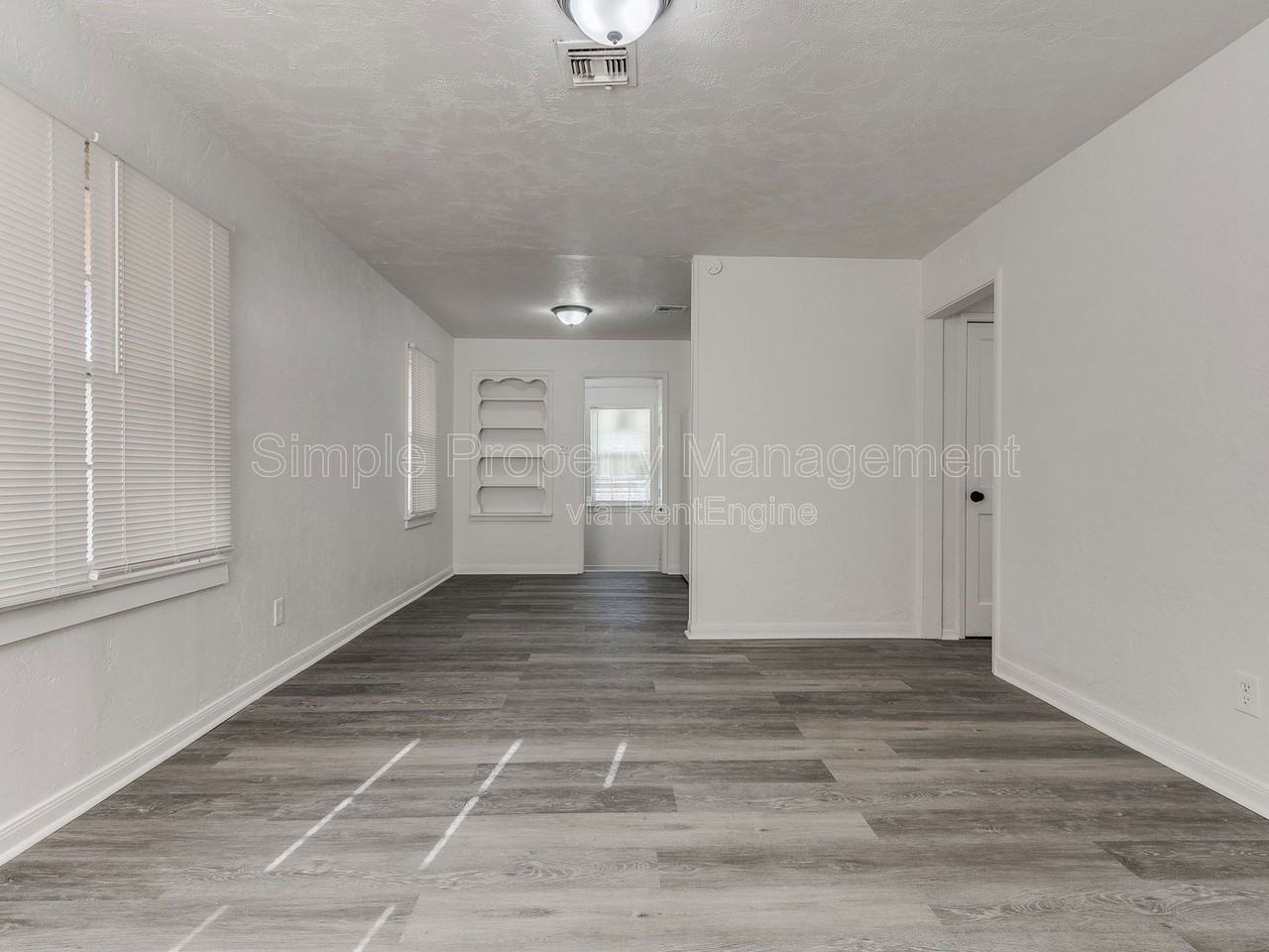 405 E Northrup Dr - Photo 3 of 19