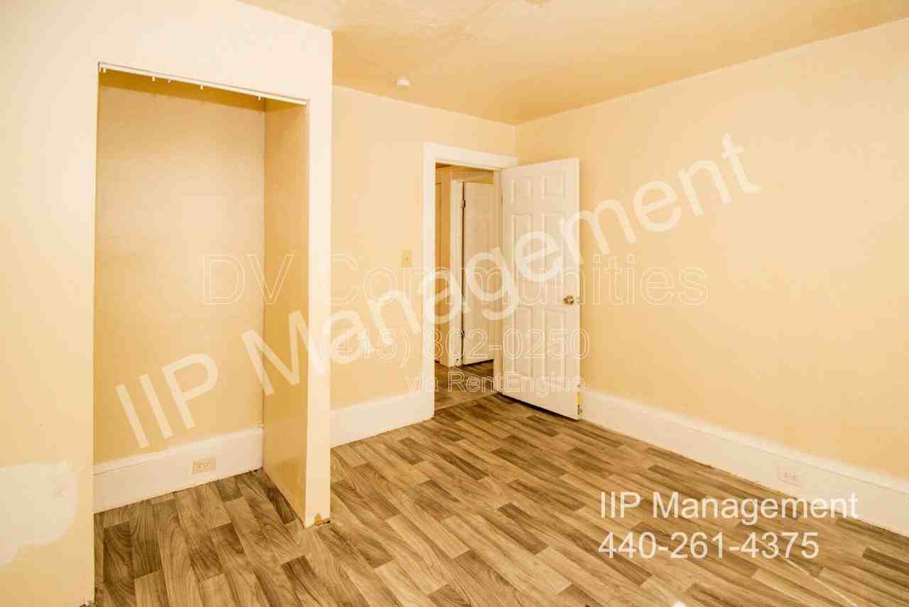 2142 W 105th St - Photo 3 of 17