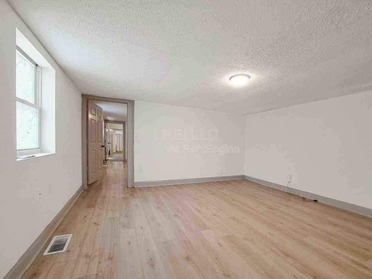 2508 W Main St - Photo 2 of 14