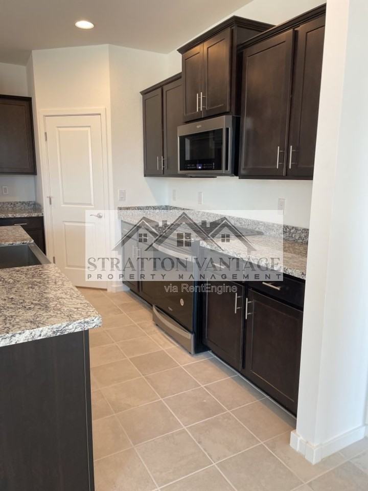 2942 E Kim Dr - Photo 4 of 21