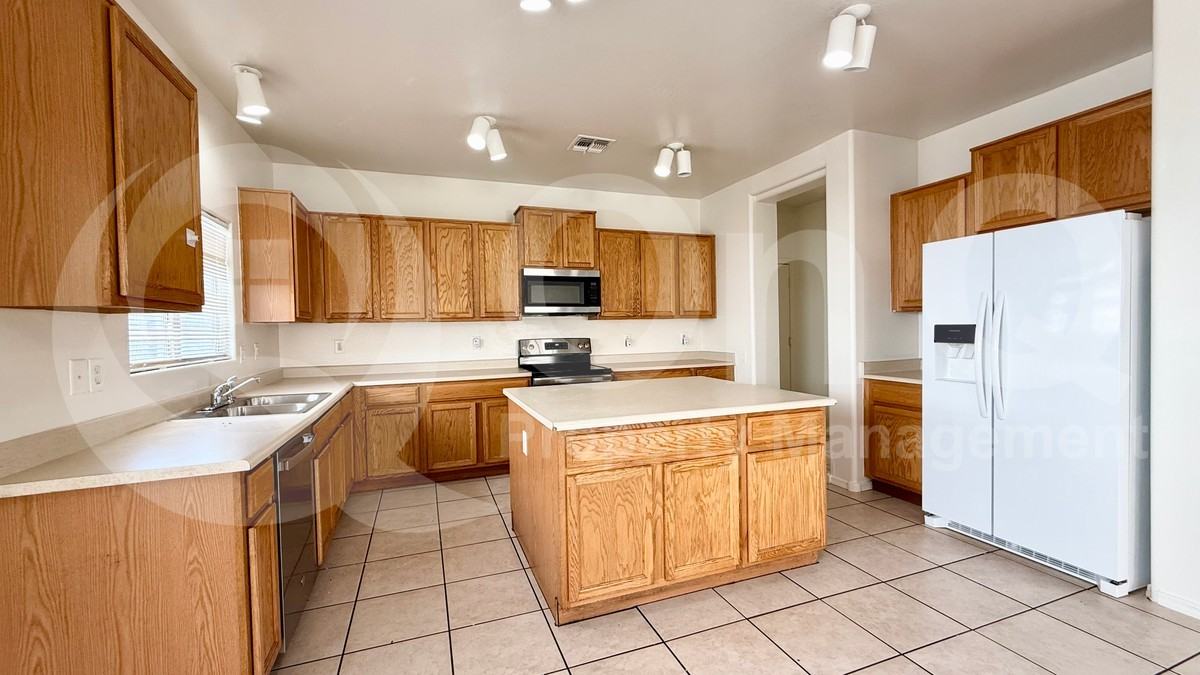 11864 W Tonto St - Photo 3 of 31