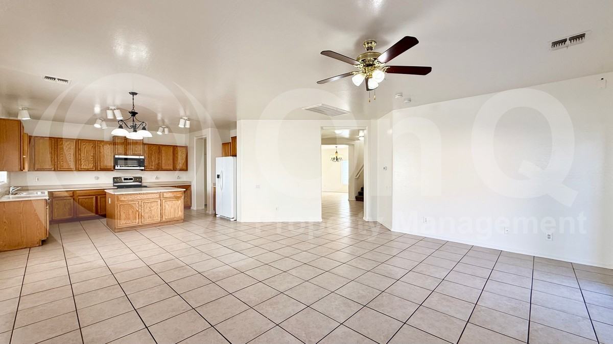 11864 W Tonto St - Photo 5 of 31