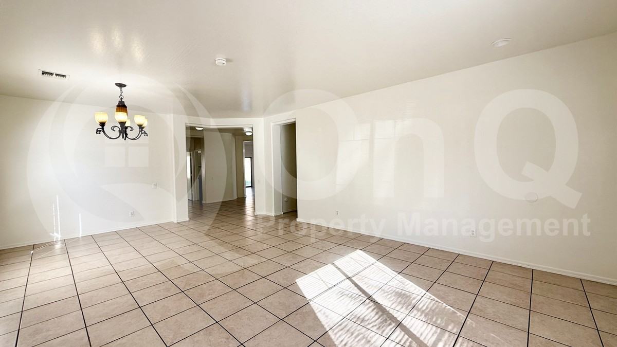 11864 W Tonto St - Photo 7 of 31