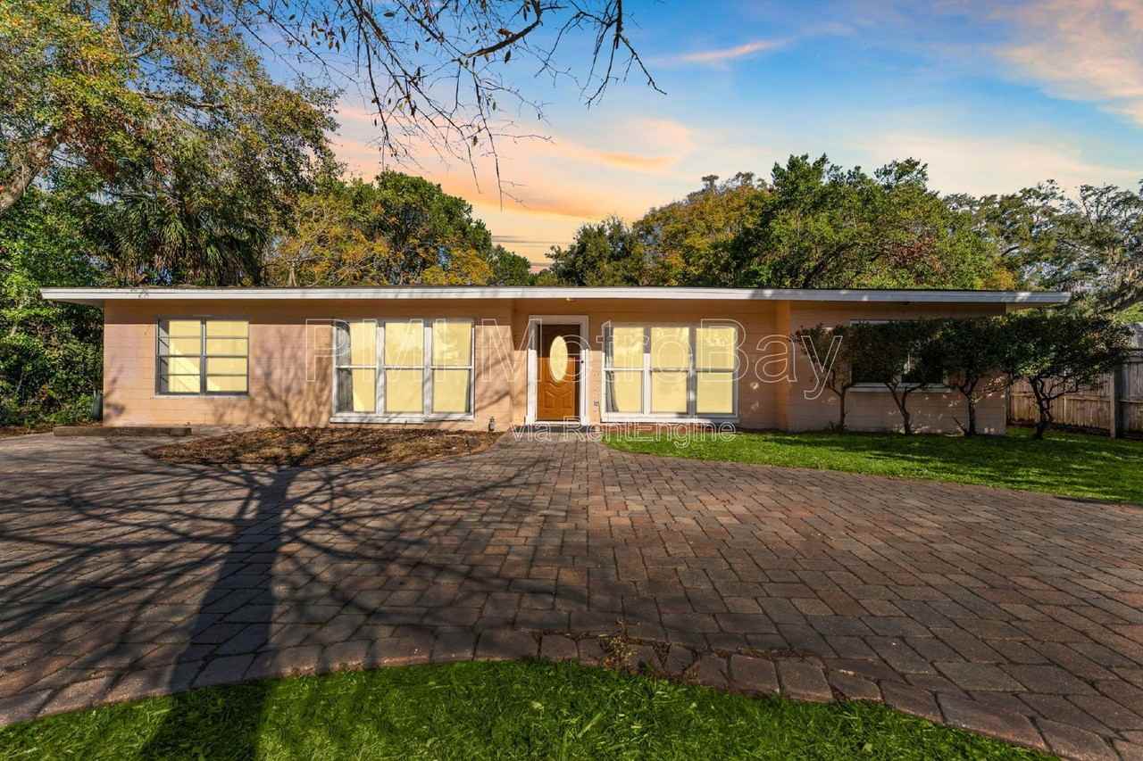 6303 Delaware Ave - Photo 3 of 44