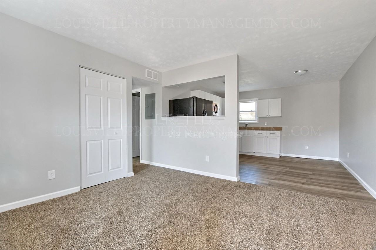 419 Woodcreek Dr #1 - Photo 3 of 12