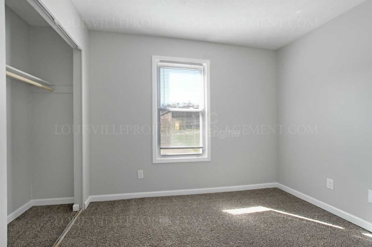 419 Woodcreek Dr #1 - Photo 5 of 12