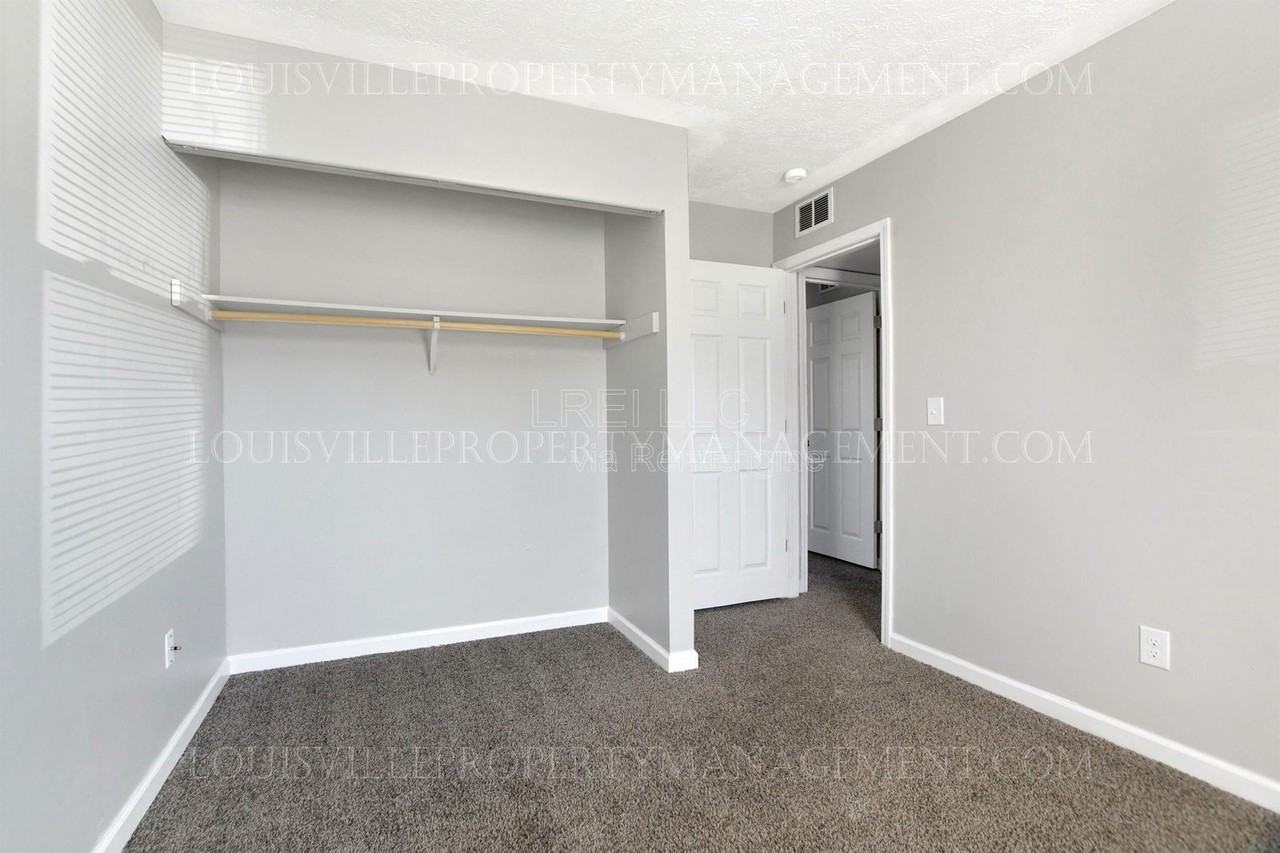 419 Woodcreek Dr #1 - Photo 6 of 12