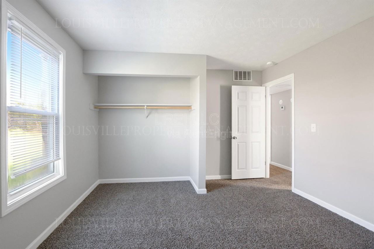 419 Woodcreek Dr #1 - Photo 7 of 12