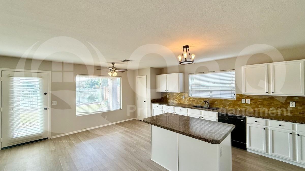 10975 W Sheridan St - Photo 4 of 27