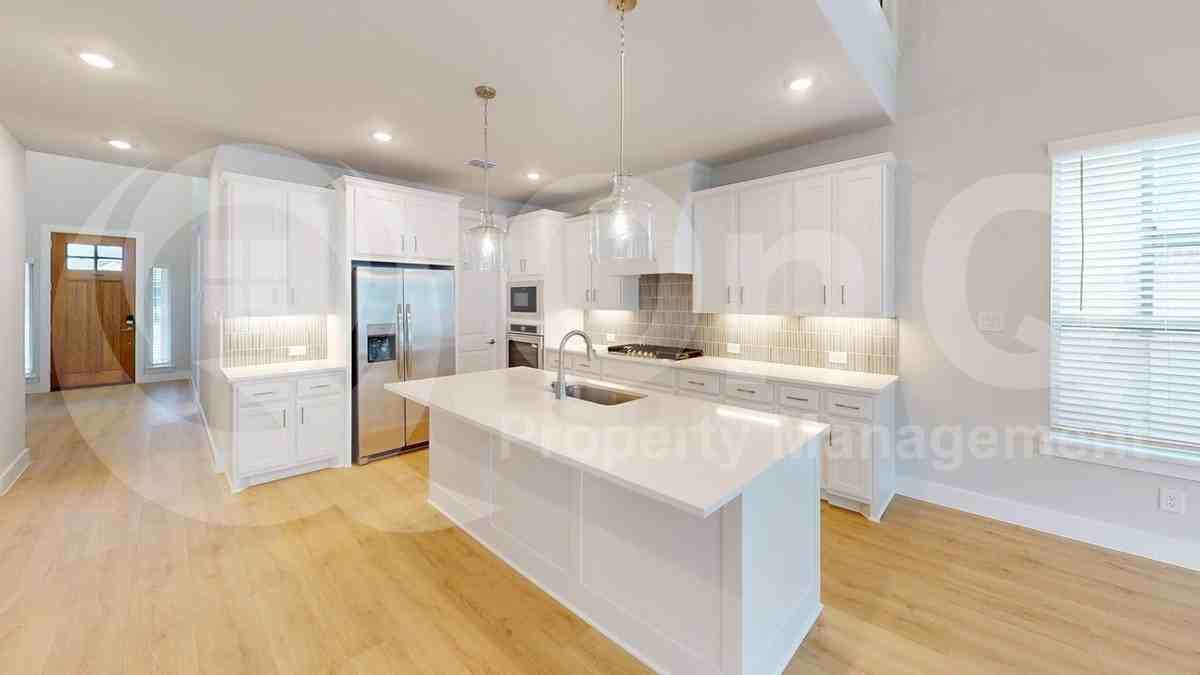 4733 Baytown Ln - Photo 5 of 31