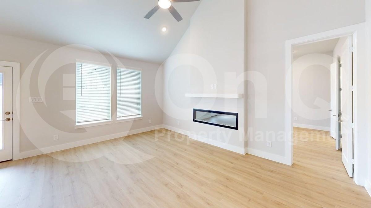 4733 Baytown Ln - Photo 7 of 31