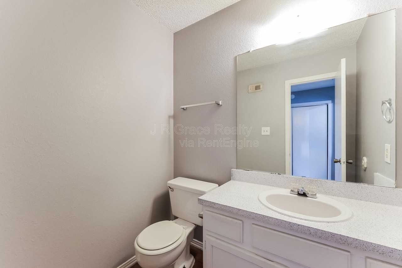 5927 Shadydell Dr - Photo 4 of 15