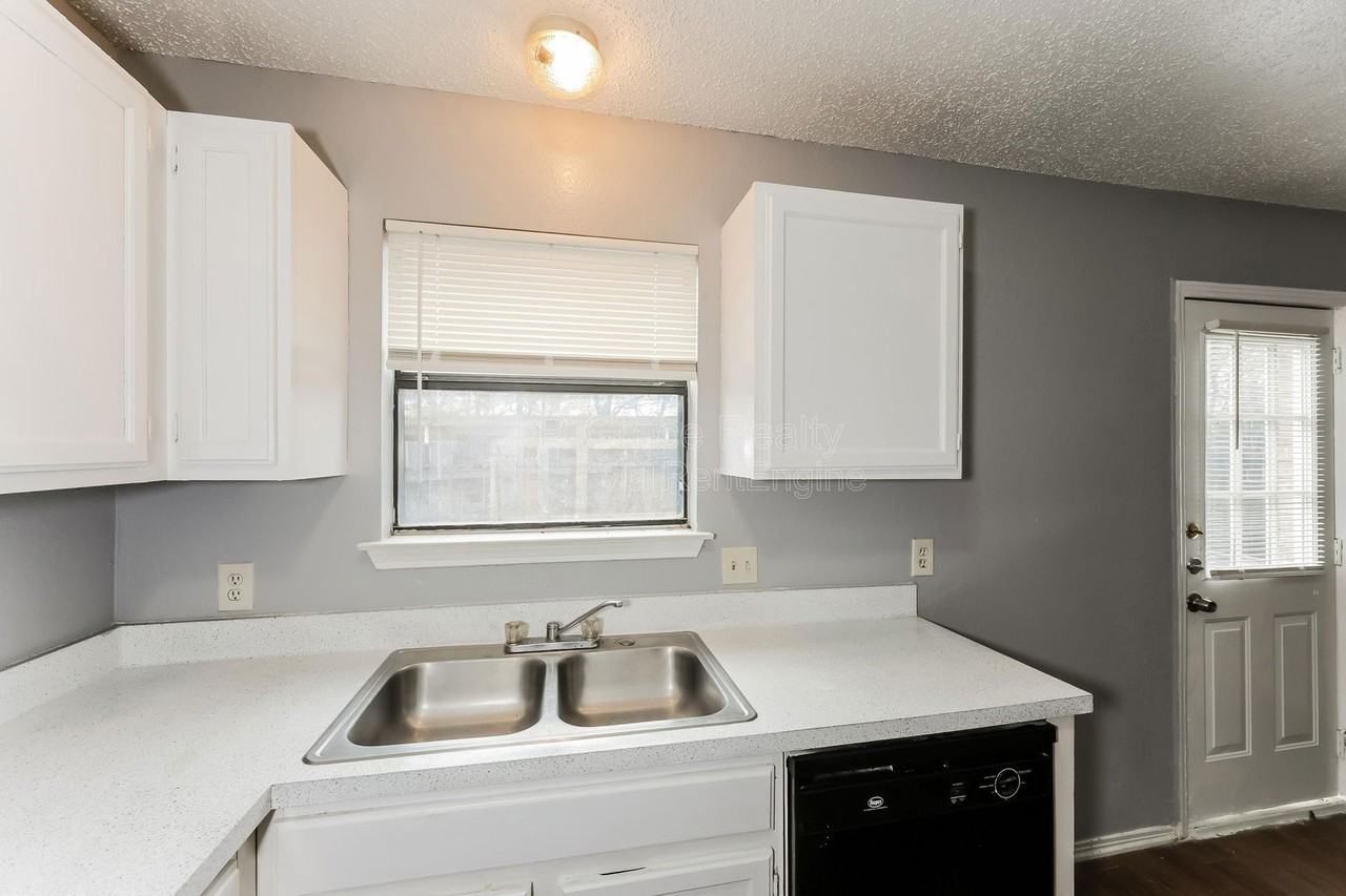 5927 Shadydell Dr - Photo 7 of 15