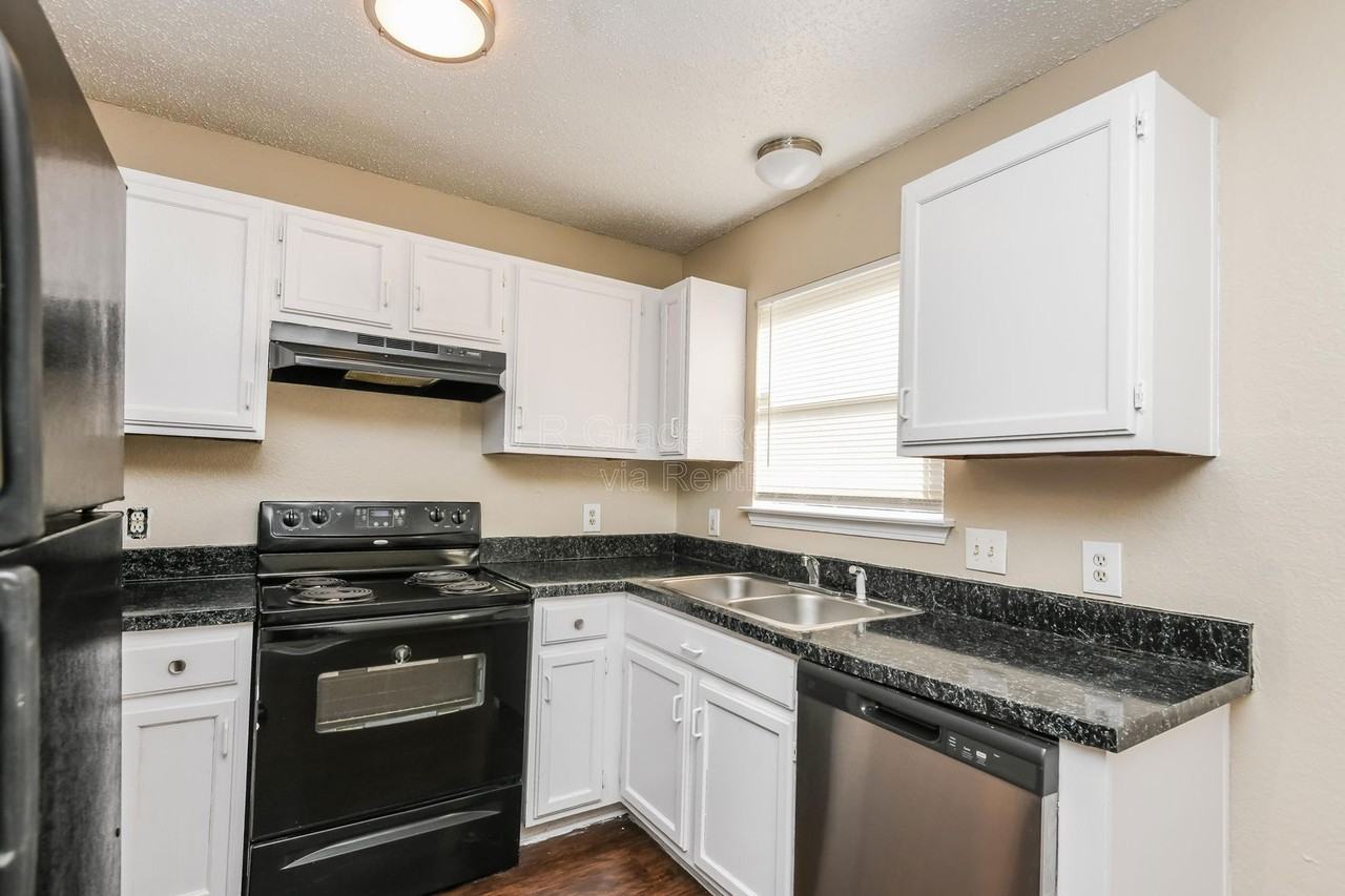 5915 Shadydell Dr - Photo 2 of 15