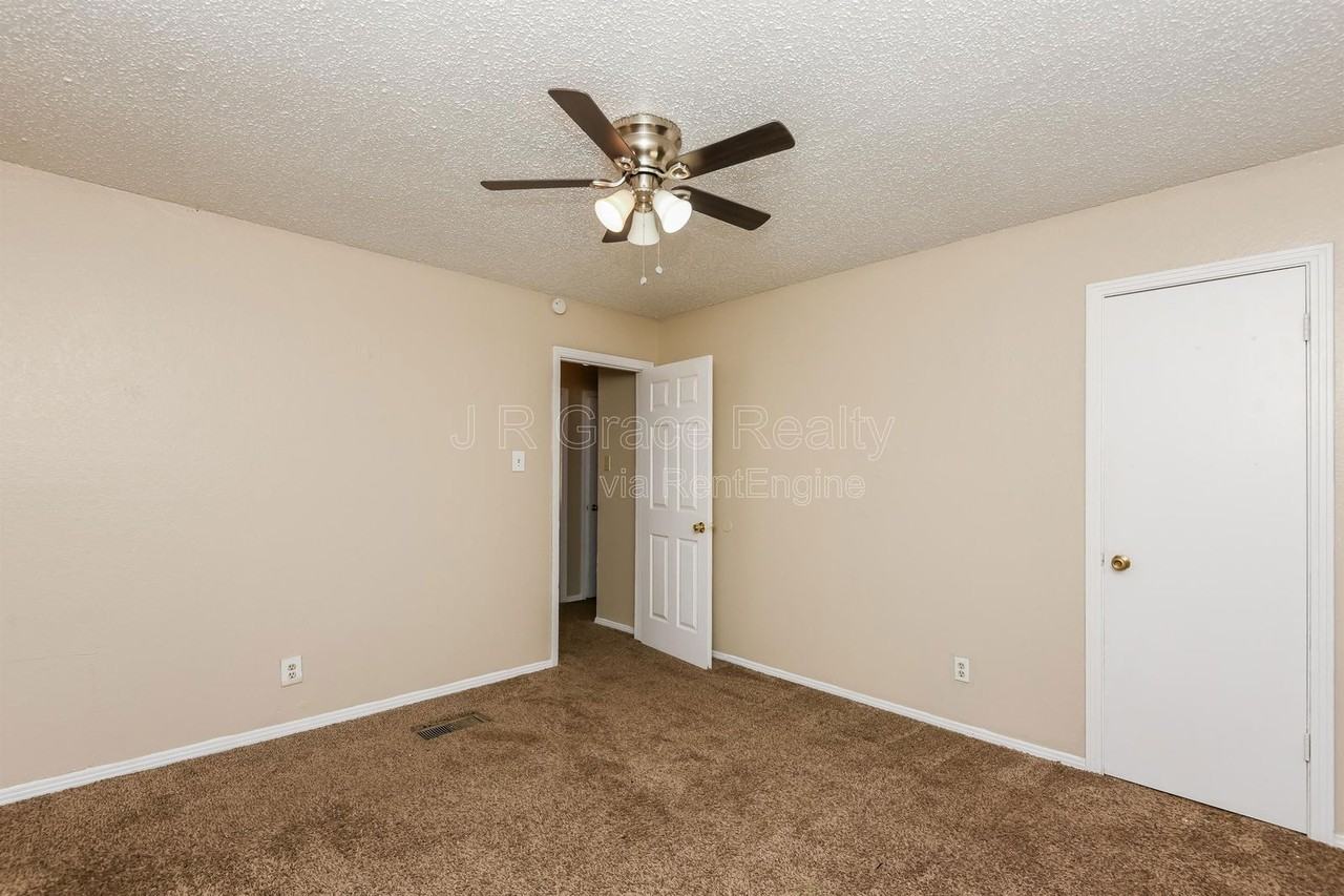 5915 Shadydell Dr - Photo 3 of 15