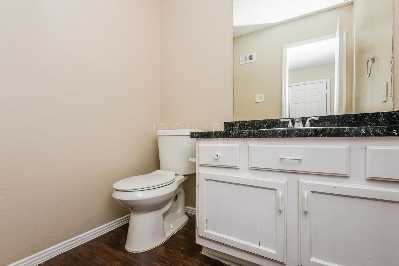 5915 Shadydell Dr - Photo 4 of 15