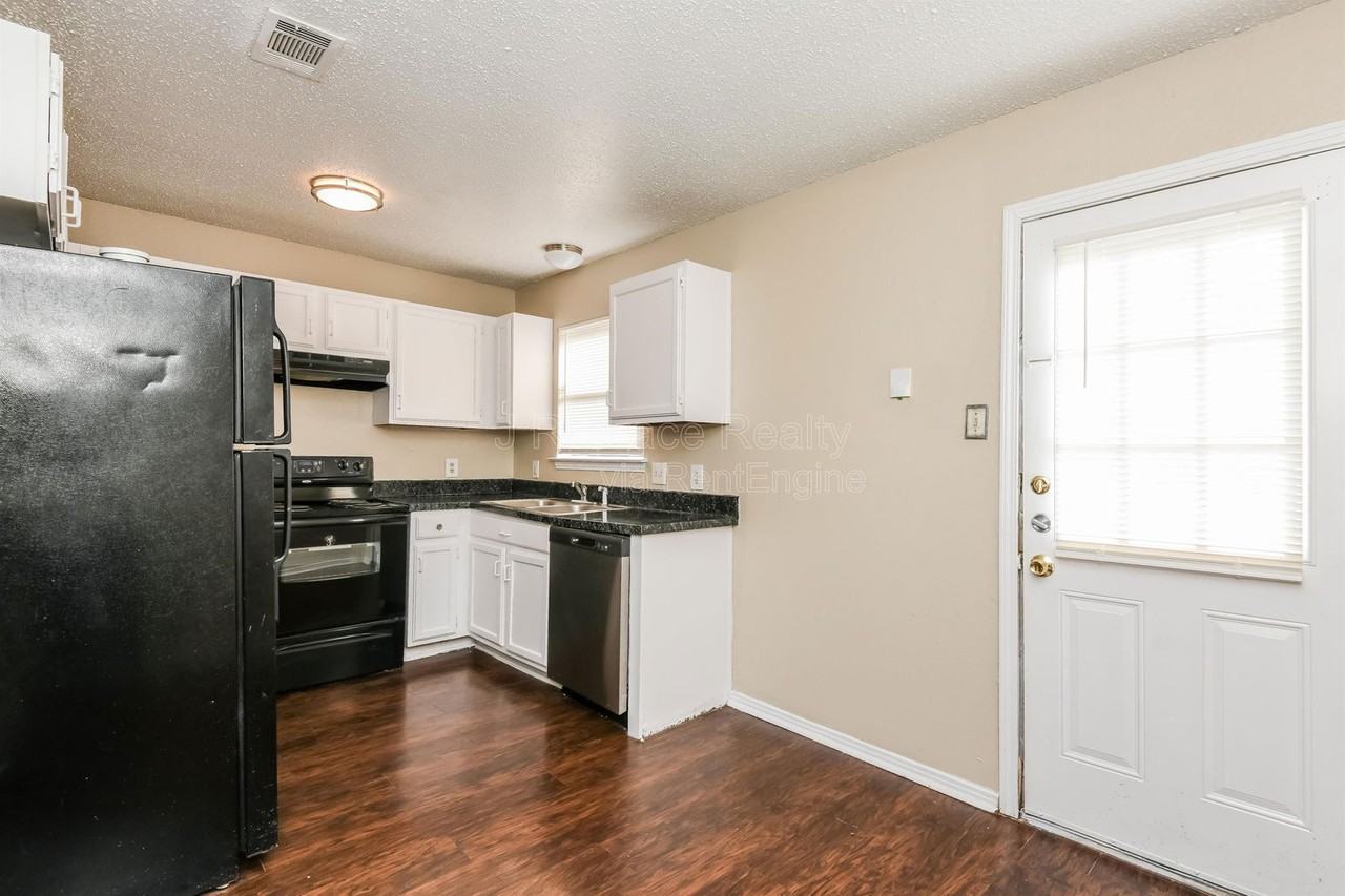 5915 Shadydell Dr - Photo 5 of 15