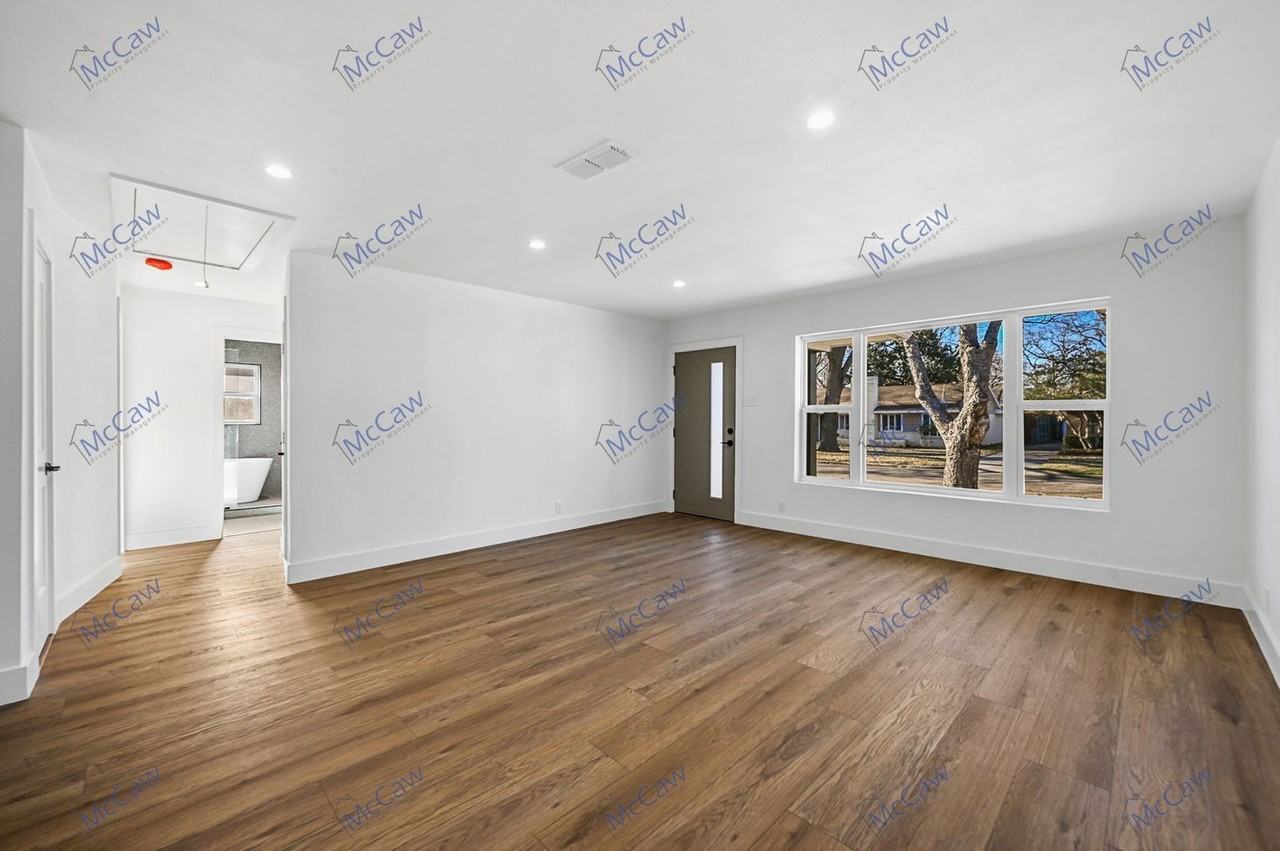 7412 Fenton Dr - Photo 2 of 21