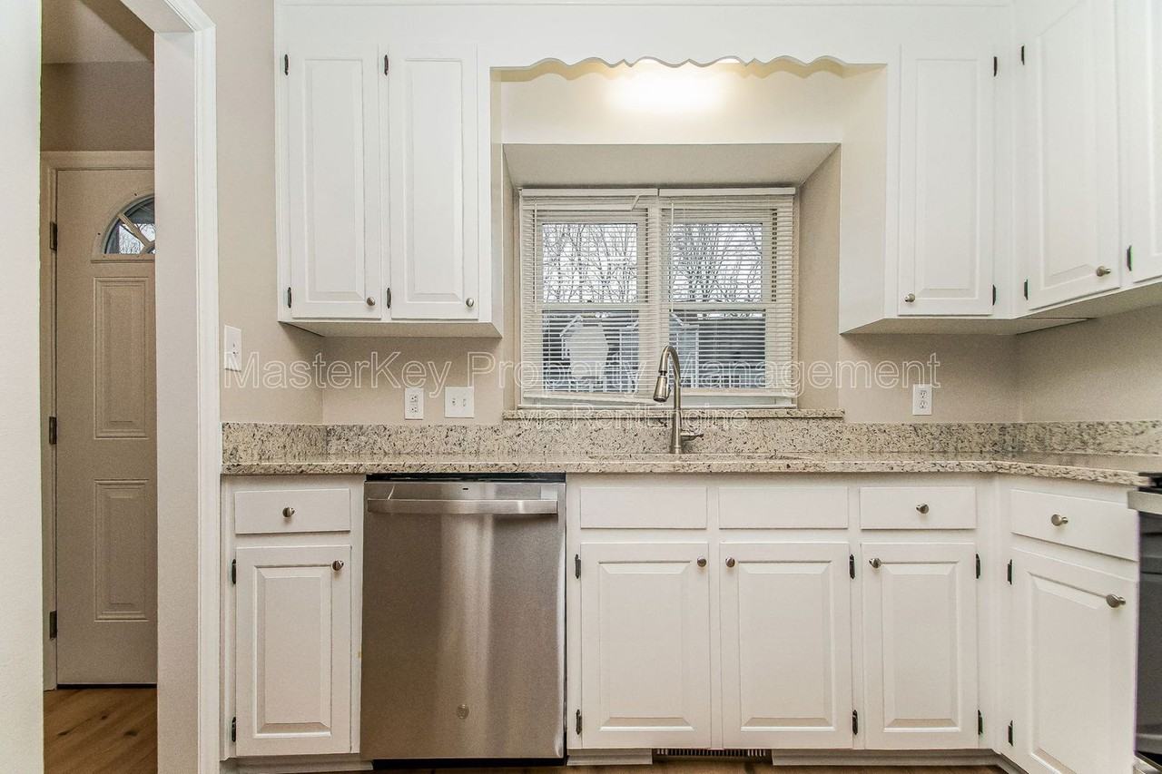 505 Oak Run Dr - Photo 3 of 28