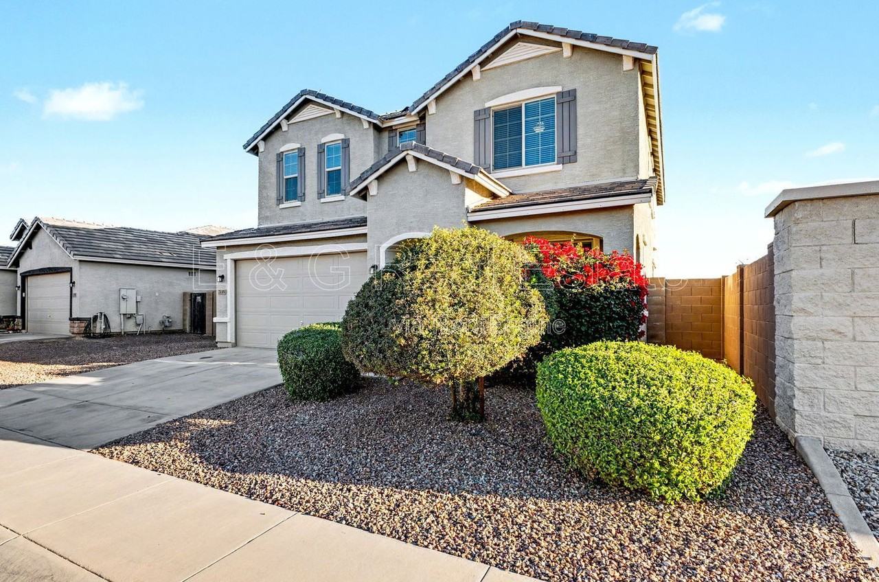 2135 W Tobias Way - Photo 3 of 50