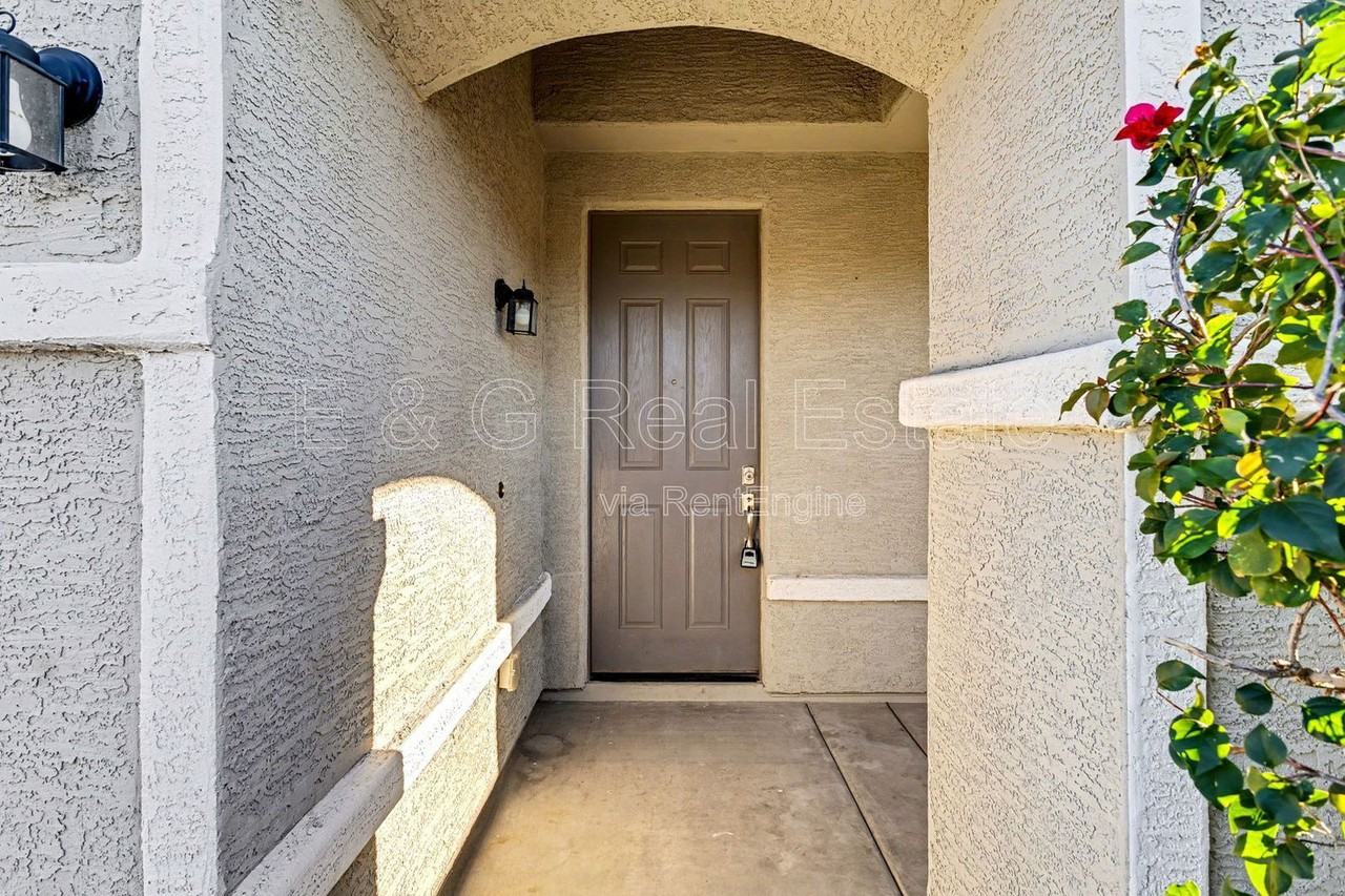 2135 W Tobias Way - Photo 4 of 50