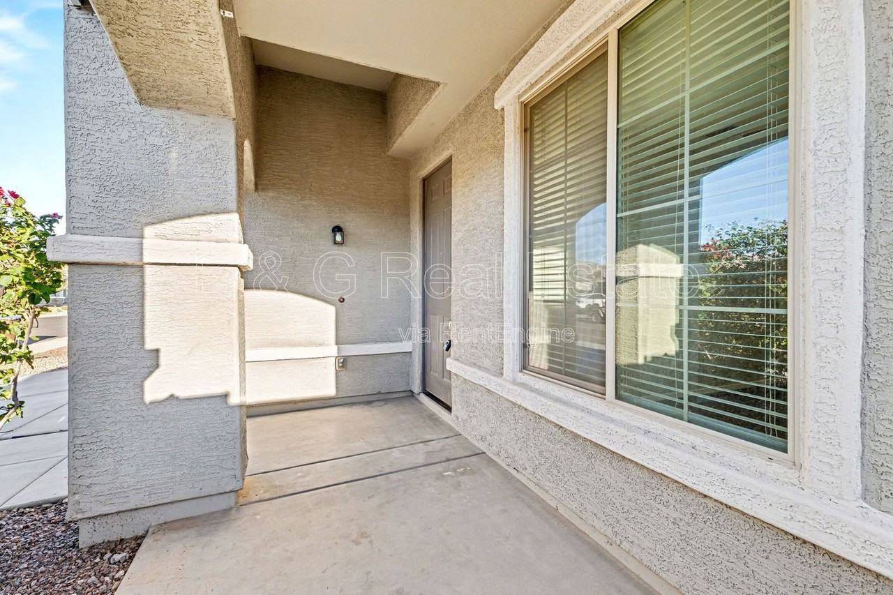 2135 W Tobias Way - Photo 5 of 50