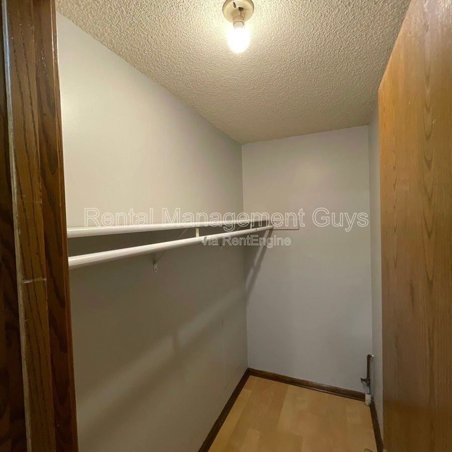 8693 Maplebrook Pkwy N - Photo 7 of 32