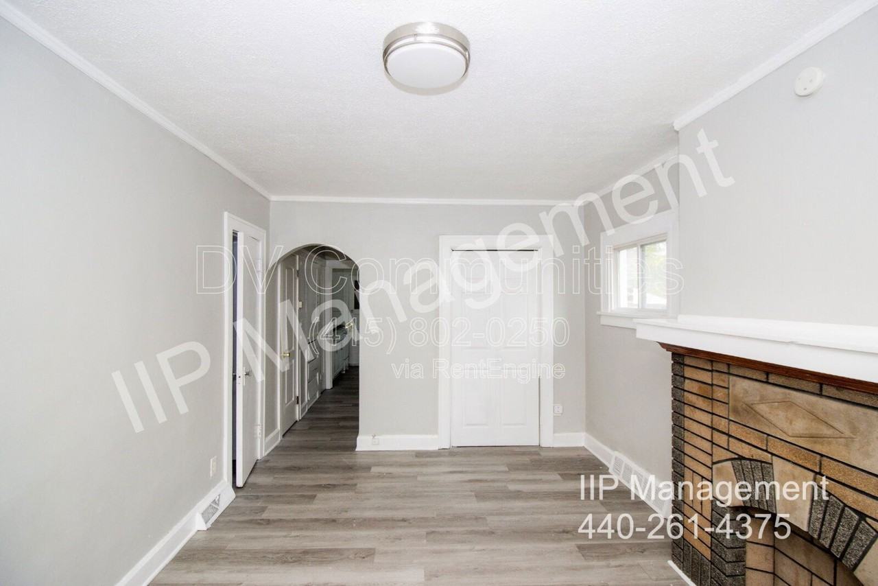 3188 W 111th St #1 - Photo 3 of 8