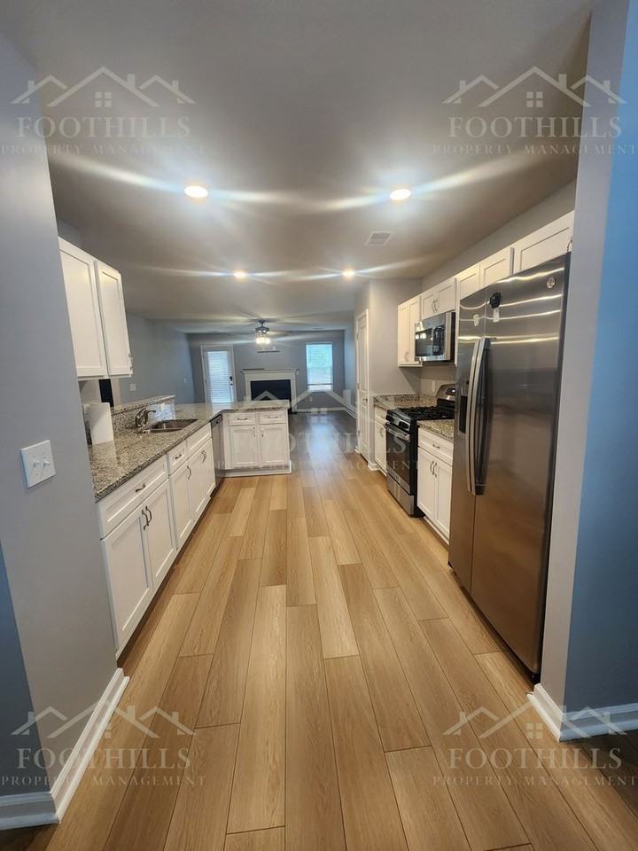 18 Chalet Ct - Photo 4 of 25