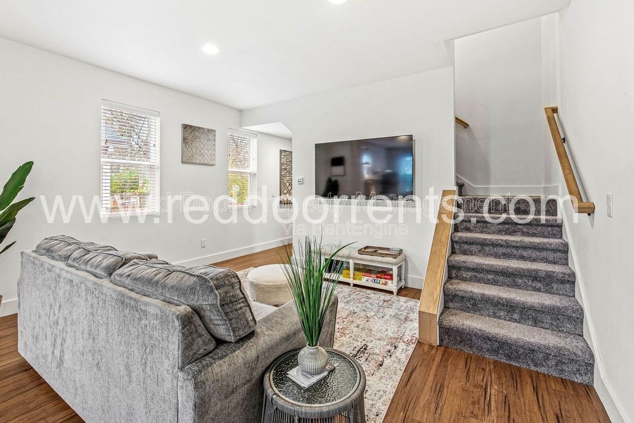 1619 N Tacoma Ave - Photo 3 of 29