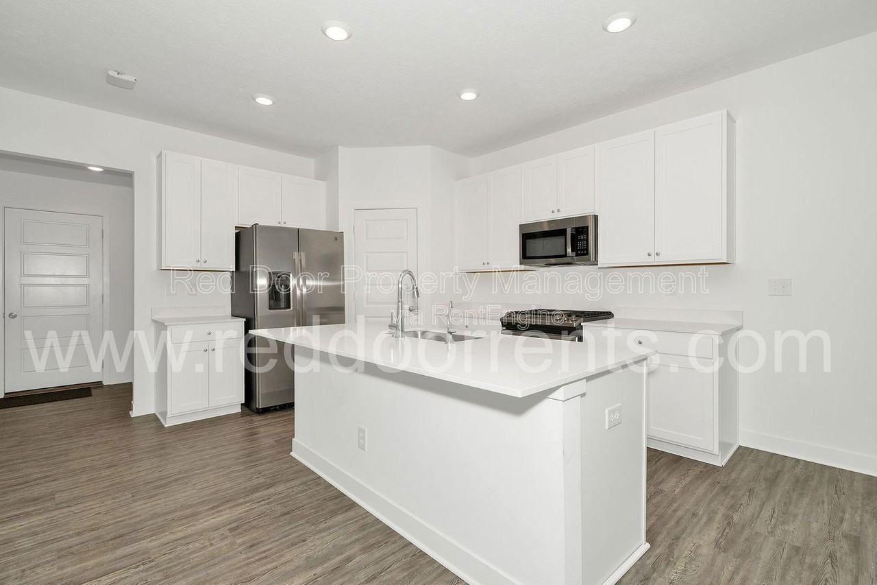 6380 Apperson Dr - Photo 3 of 22