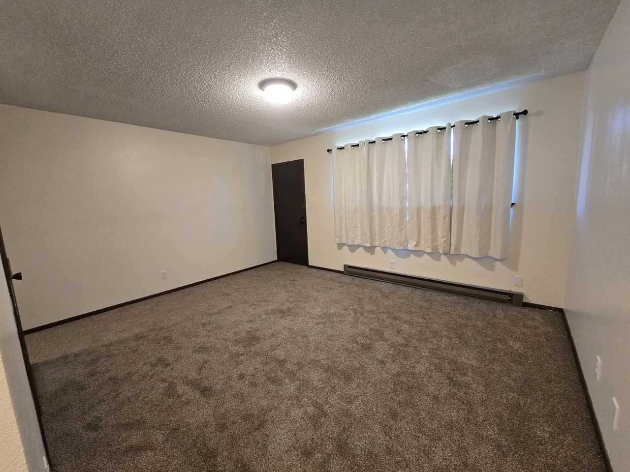 1364 Se Court Ave - Photo 5 of 18