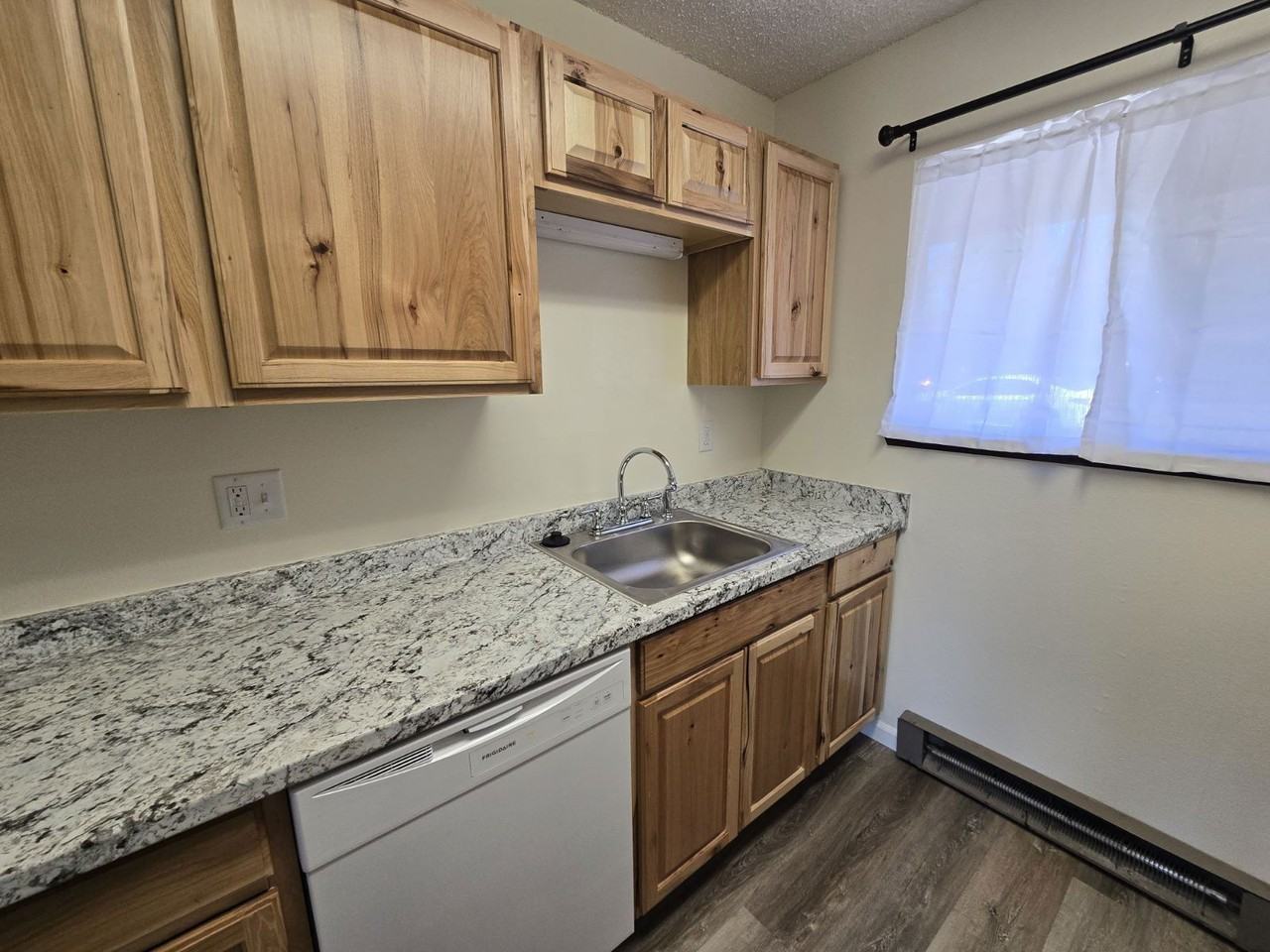 1364 Se Court Ave - Photo 7 of 18