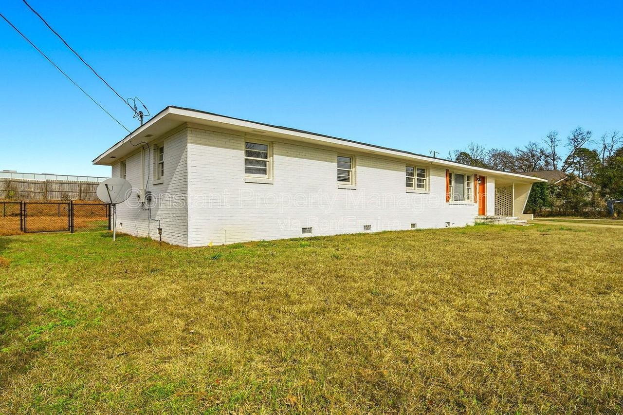 105 Maxwell Dr - Photo 2 of 26